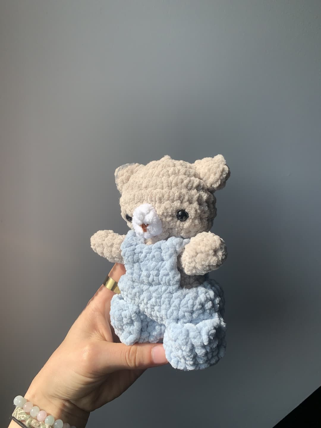 Image 2 de la variante Ours marron +salopette bleu 